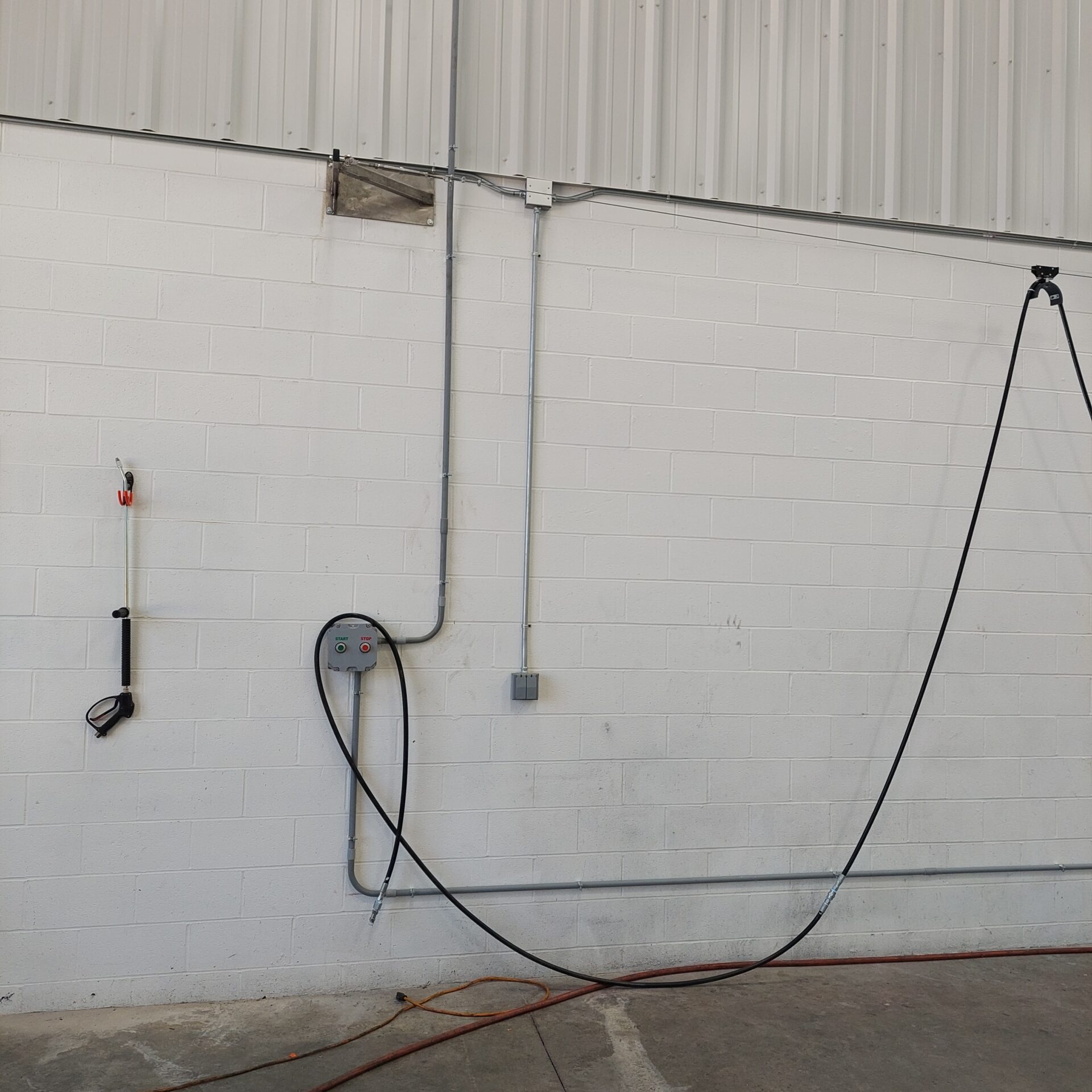 Wash bay with hoses