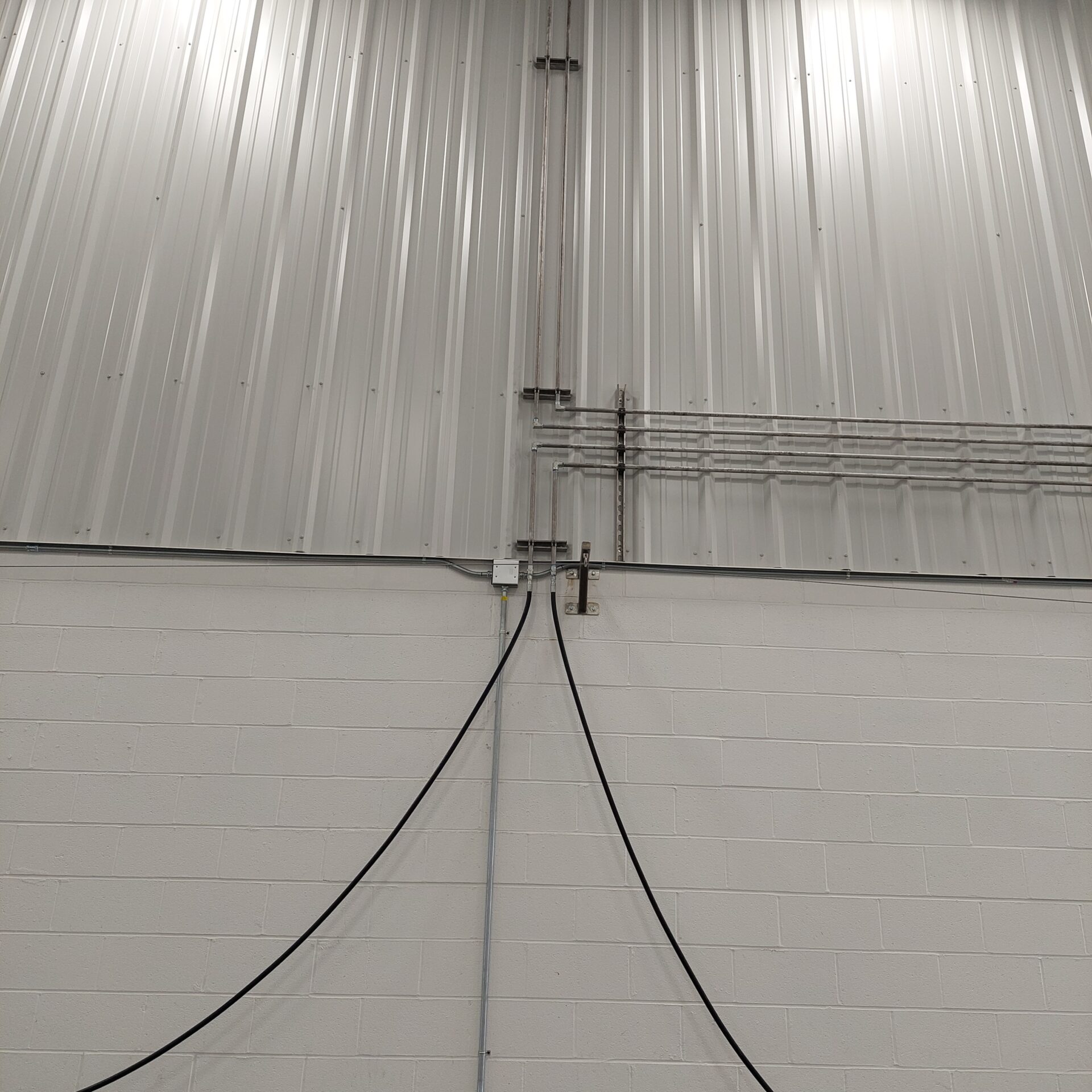 Wash bay with stainless steel piping