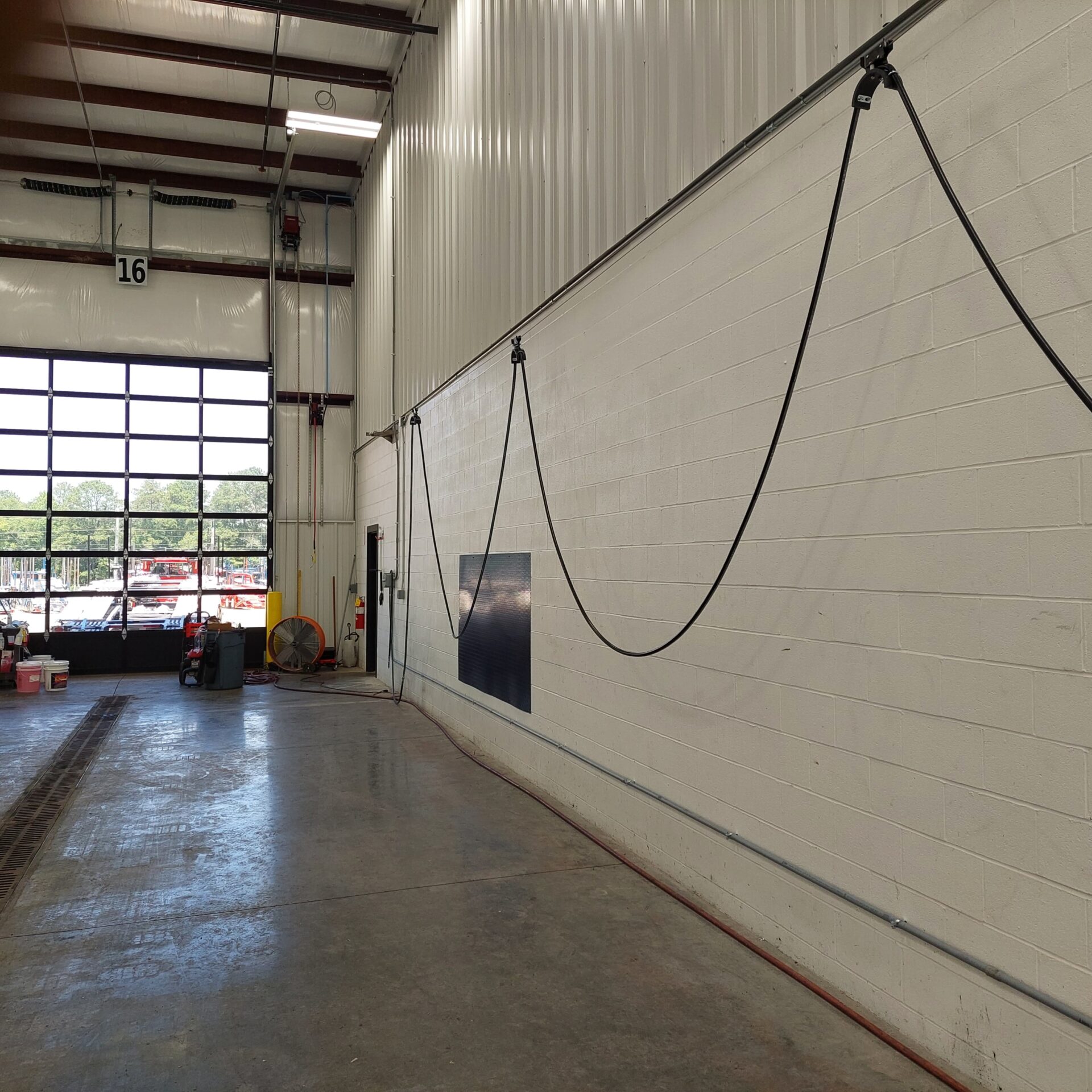 Wash bay w/ festoon hose supports